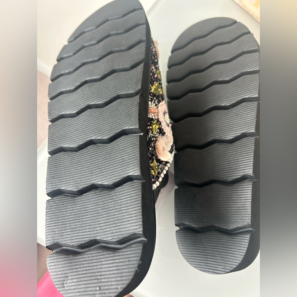 House of Harlow 1960 Black Beaded Sandals with Floral Design - Picture 5 of 5